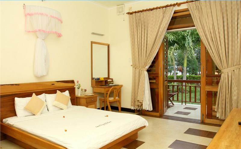 Phòng Standard hướng vườn - Long Thuận Resort
